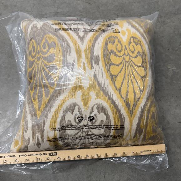 Outdoor Pillow Sunbrella Canvas Yellow NEW SEALED 17x17 Teardrop Design - Picture 3 of 6
